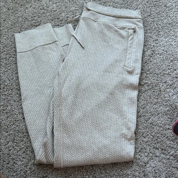 NWOT Lululemon Women's Engineered Warmth Joggers sz 6 - Picture 1 of 6